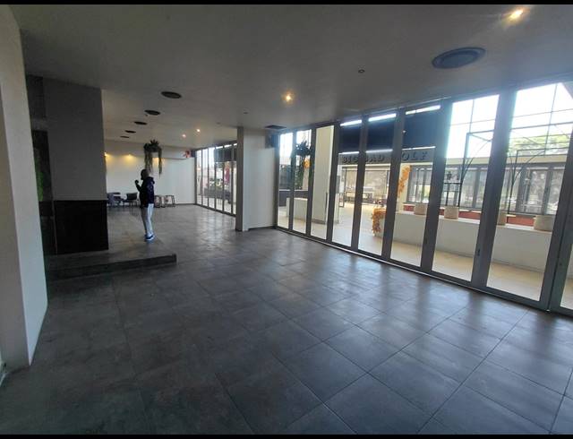 426M² RETAIL TO LET IN FOURWAYS